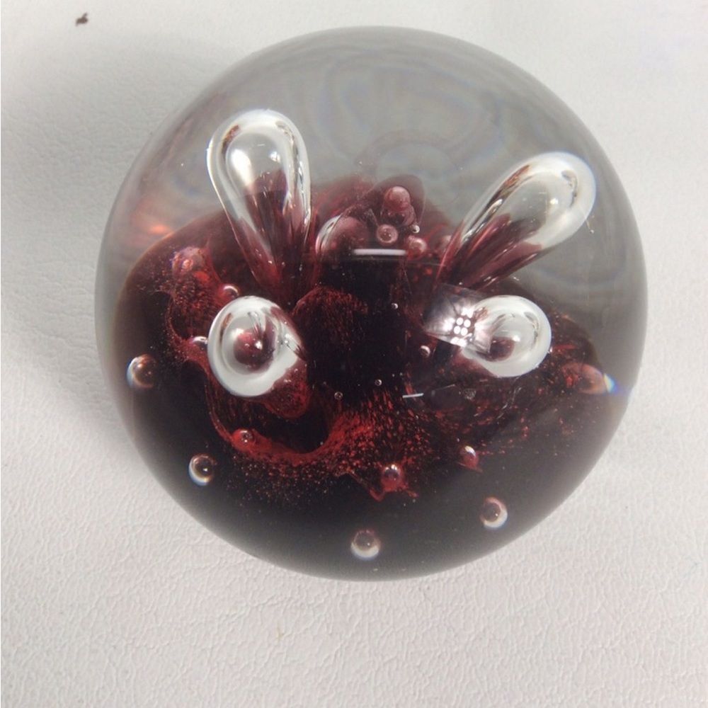 Beautiful Caithness Moonflower
Scotland Art Glass Paperweight / Stamped